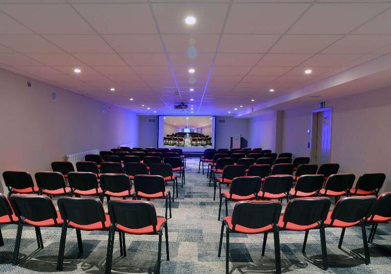 فندق Mercure Fribourg Centre Remparts