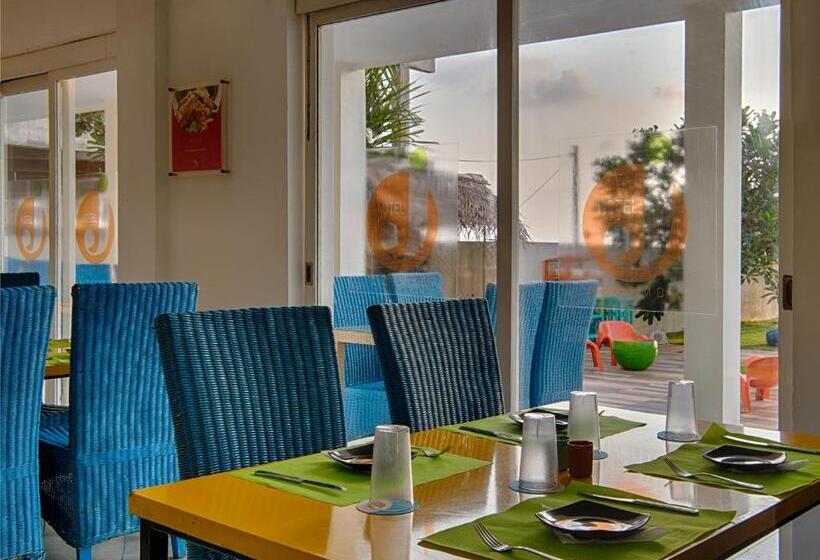 בית מלון כפרי J Negombo