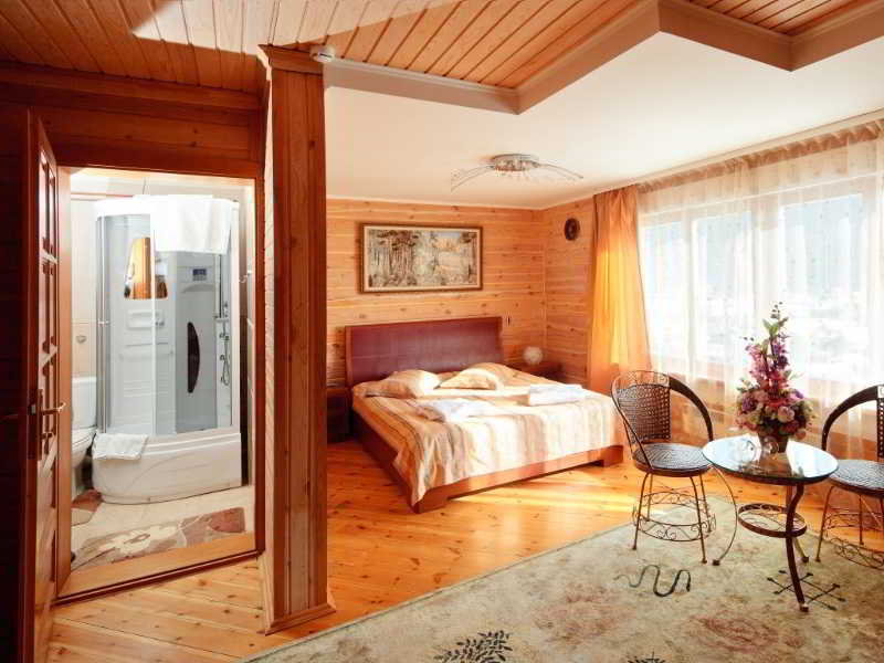 هتل Krestovaya Pad