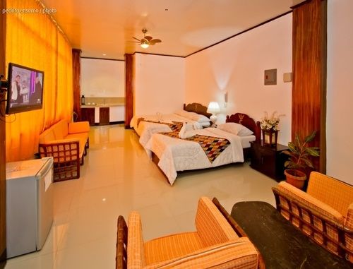 Отель La Chari Ca Inn And Suites