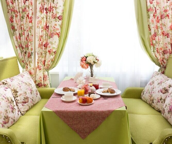 호텔 Matreshka Plaza