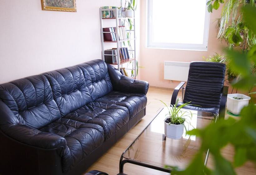 هتل Ogni Murmanska