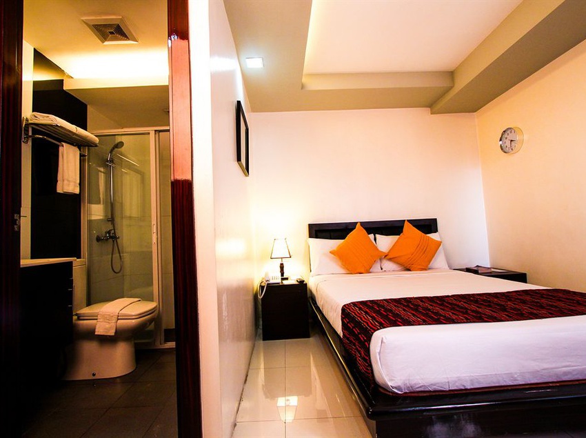 호텔 Reddoorz Plus @ One Liberty Kalayaan Avenue