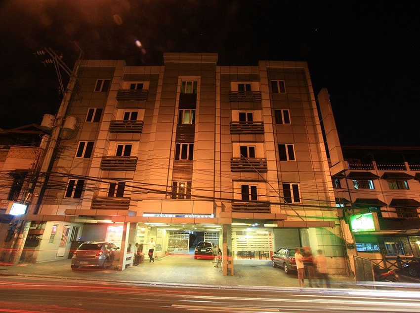 호텔 Reddoorz Plus @ One Liberty Kalayaan Avenue