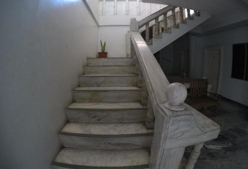 Hotel Pe Re Aristo Guesthouse