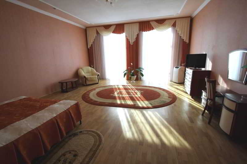 هتل Roscha Nevest