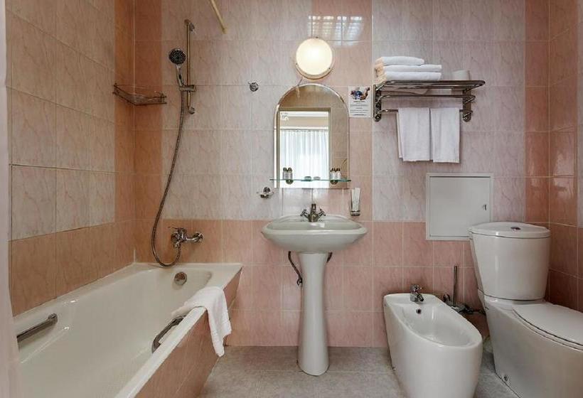 Отель Devon Medical & Spa