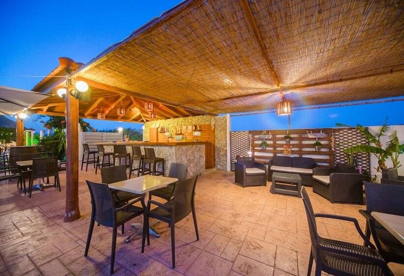 בית מלון כפרי Sea Harmony