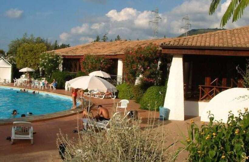فندق Th Pizzo Calabro   Porto Ada Village