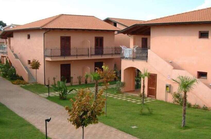 فندق Th Pizzo Calabro   Porto Ada Village