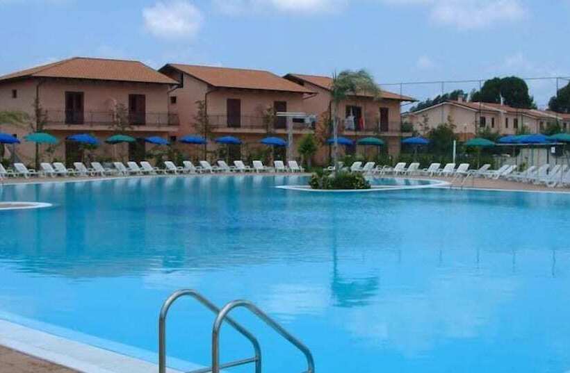 فندق Th Pizzo Calabro   Porto Ada Village