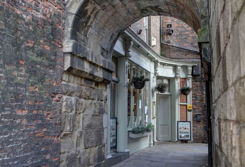 Отель The Fat Badger