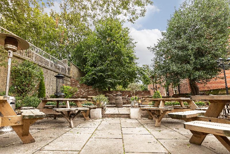 Отель The Fat Badger