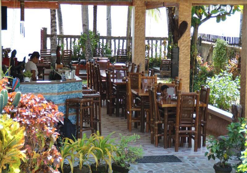 هتل Wellbeach Dive Resort