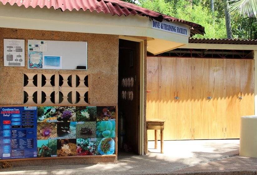 هتل Wellbeach Dive Resort