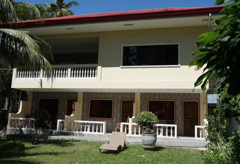 هتل Wellbeach Dive Resort