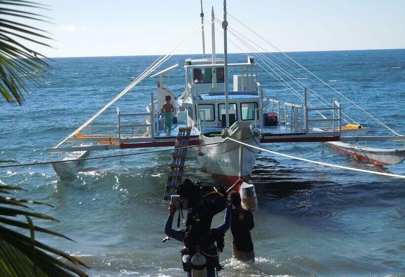 هتل Wellbeach Dive Resort