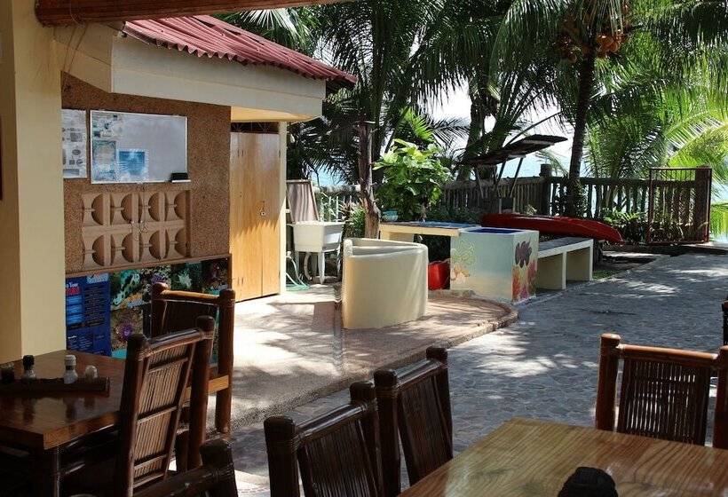 هتل Wellbeach Dive Resort