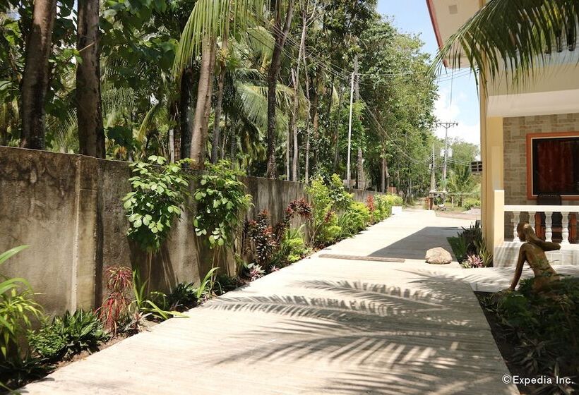 هتل Wellbeach Dive Resort