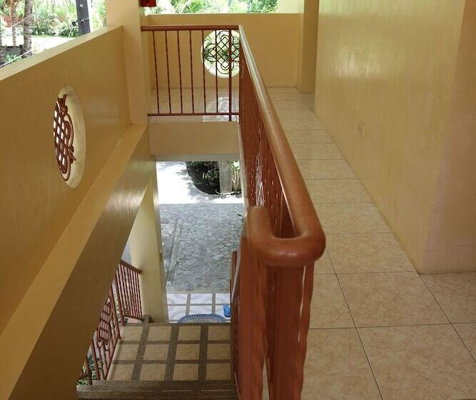 هتل Wellbeach Dive Resort