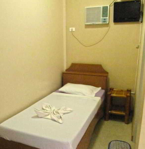 Отель Yuken Mari Beach Haus