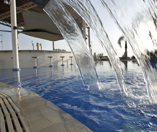 Sunrise Oasis Hotel & Waterpark