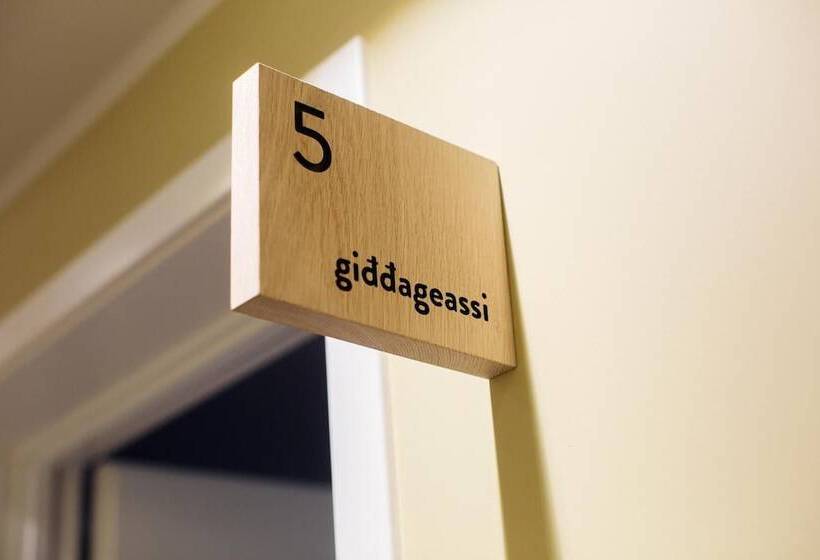 Отель 8 Seasons