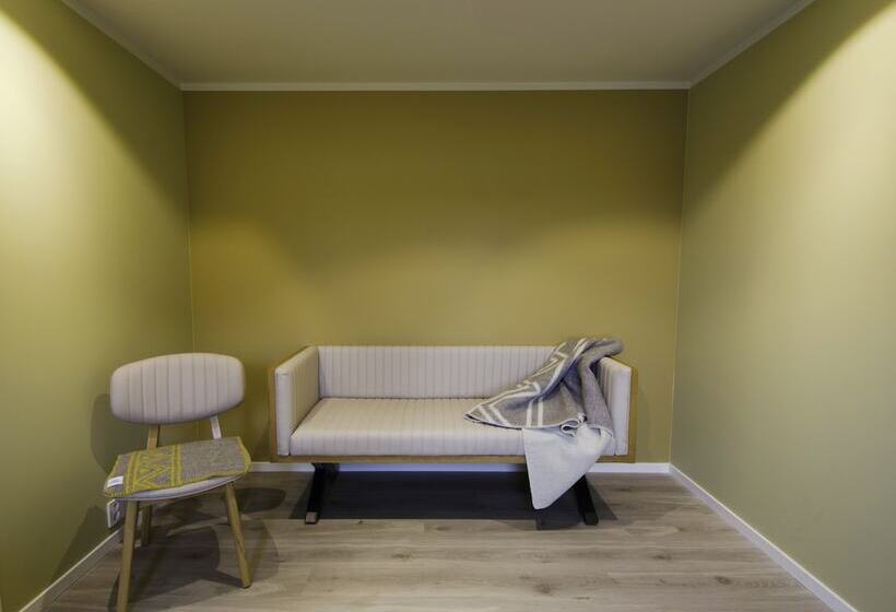 Отель 8 Seasons