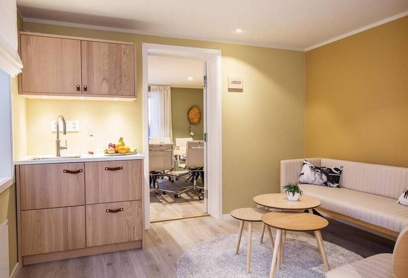 Отель 8 Seasons