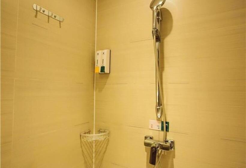 فندق City Comfort Inn Wuzhou Bus Station