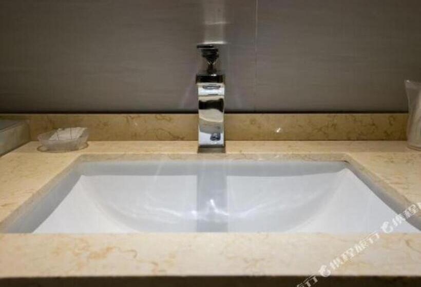 호텔 City Comfort Inn Zhanjiang Middle Haibin Avenue Wanda Plaza