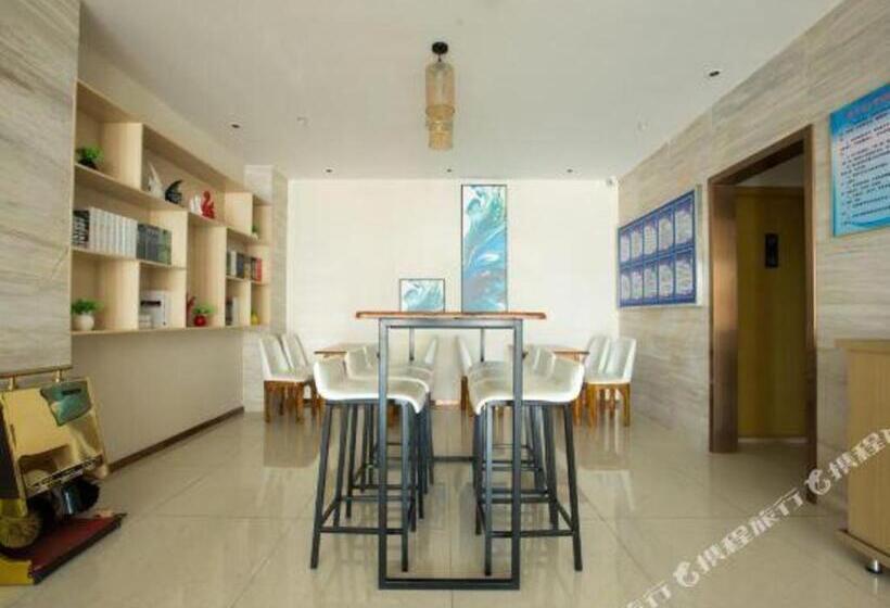 ホテル City Comfort Inn Zhanjiang Middle Haibin Avenue Wanda Plaza