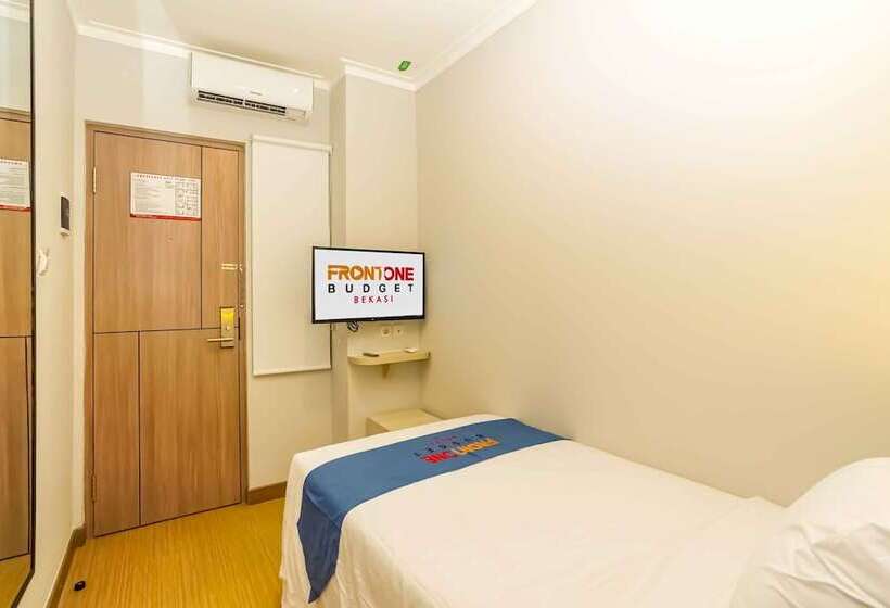 호텔 Front One Budget Bekasi