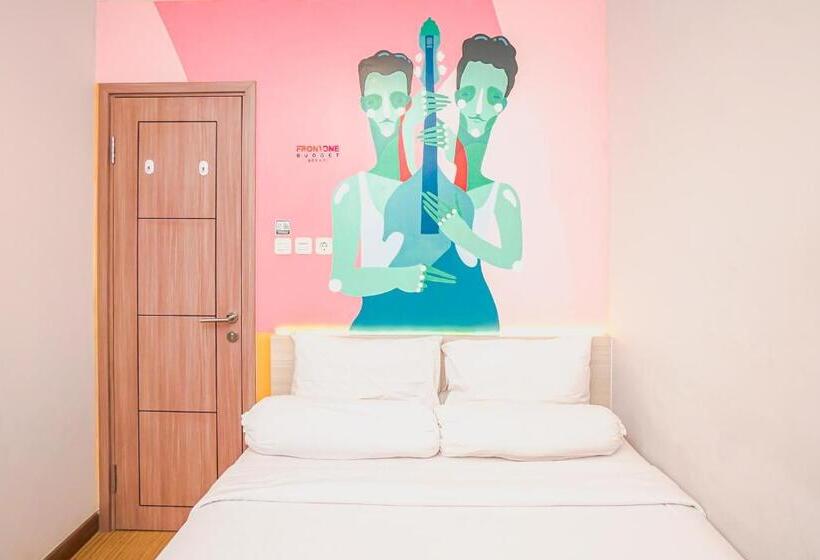 호텔 Front One Budget Bekasi