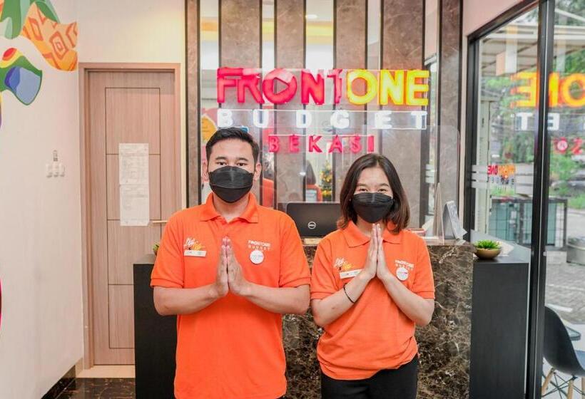 호텔 Front One Budget Bekasi