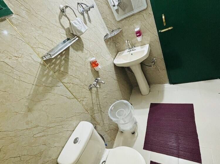 בית מלון כפרי Himalayan High, Auli, By Himalayan Eco Lodges