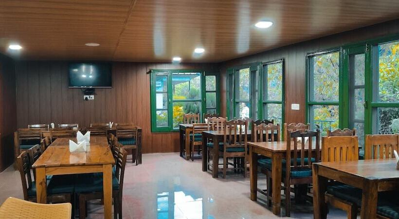 בית מלון כפרי Himalayan High, Auli, By Himalayan Eco Lodges