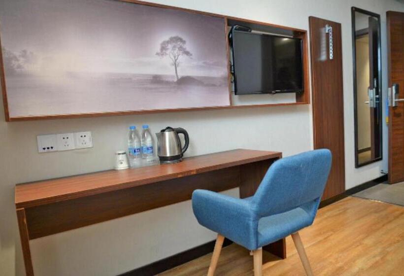 호텔 Jtour Inn Xianning Chibiyiqiao North