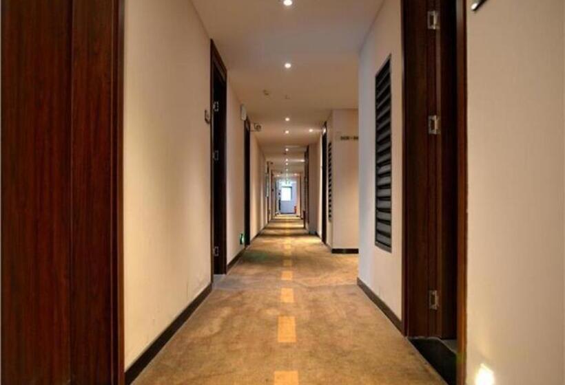 호텔 Jtour Inn Xianning Chibiyiqiao North