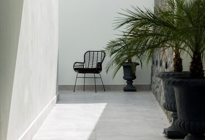 בית מלון כפרי Karat Suites