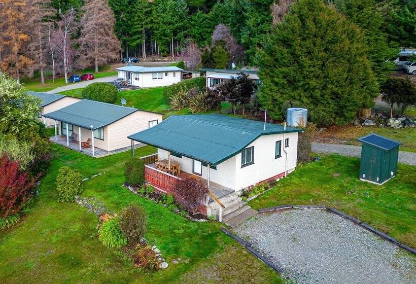 בית מלון כפרי The Camp   Lake Hawea