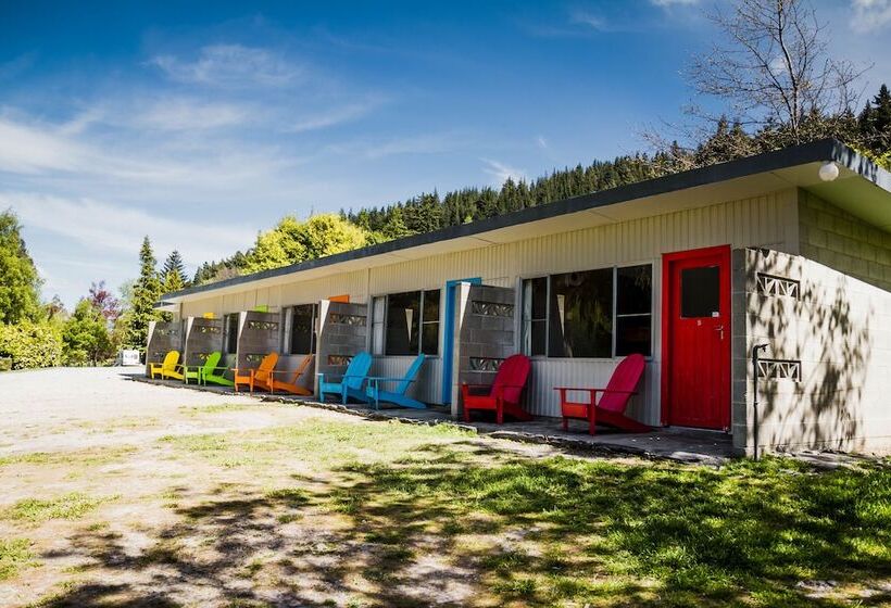 בית מלון כפרי The Camp   Lake Hawea