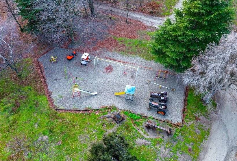 בית מלון כפרי The Camp   Lake Hawea