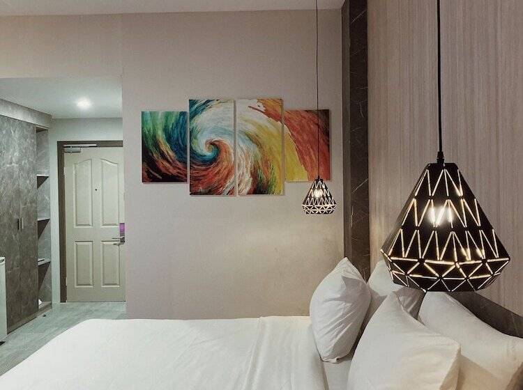 ホテル Paradise By Calia Tarakan