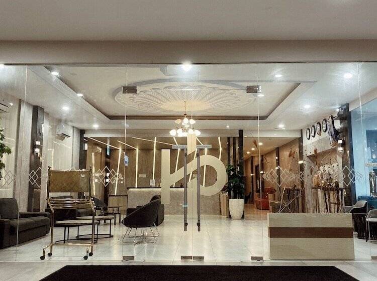 ホテル Paradise By Calia Tarakan