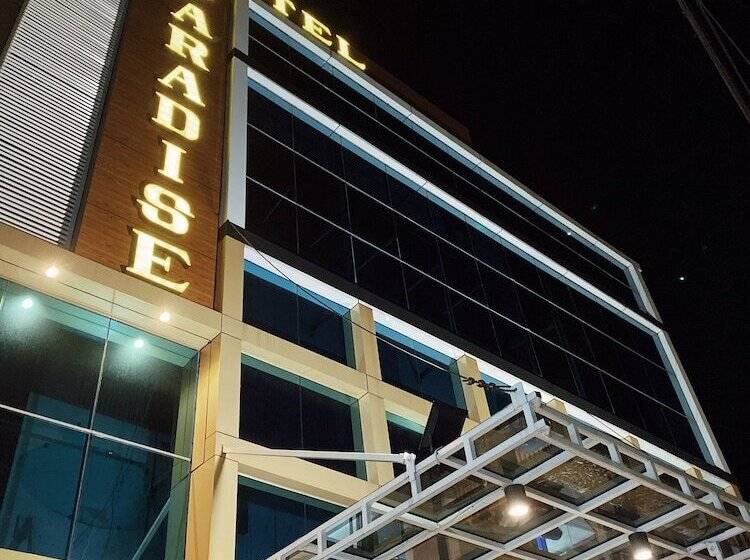 ホテル Paradise By Calia Tarakan