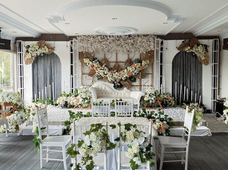 ホテル Paradise By Calia Tarakan