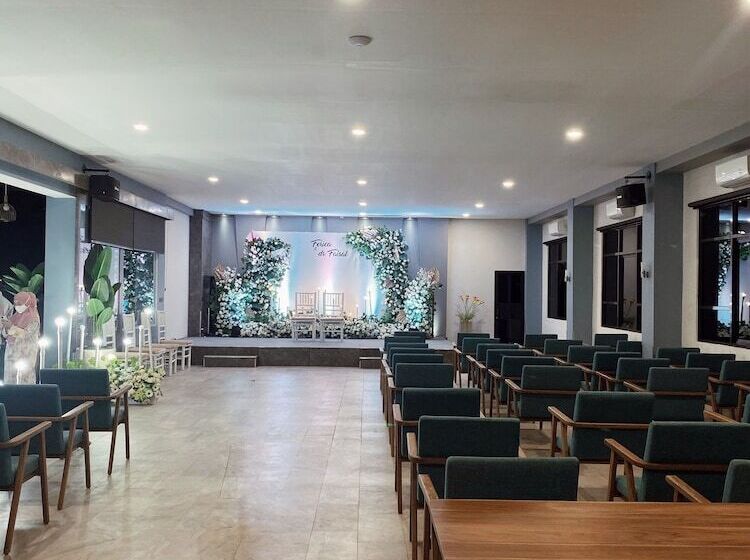 ホテル Paradise By Calia Tarakan