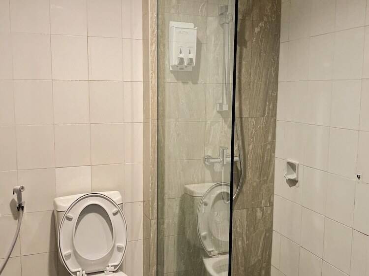 ホテル Paradise By Calia Tarakan