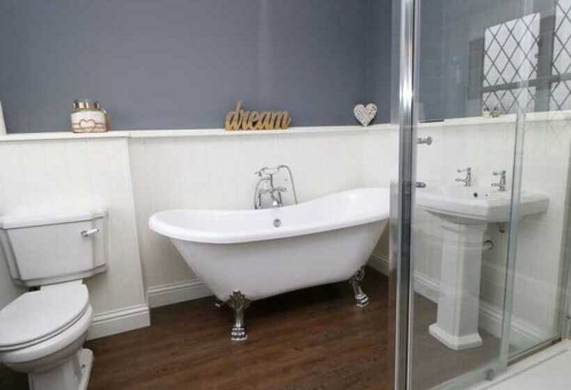 בית מלון כפרי The Green Man